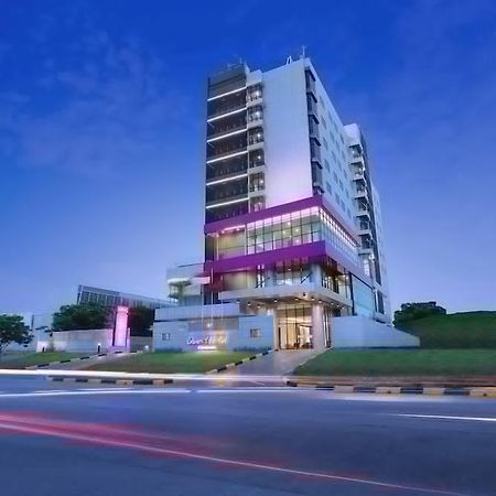 Hotel Quest Prime Cikarang By Aston Bekasi Exterior foto