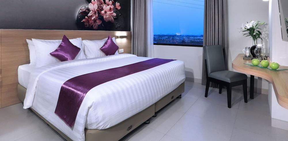 Hotel Quest Prime Cikarang By Aston Bekasi Exterior foto