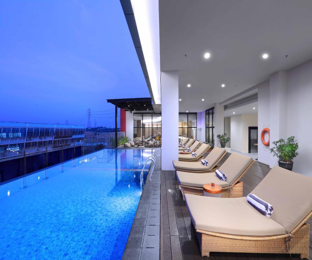 Hotel Quest Prime Cikarang By Aston Bekasi Exterior foto