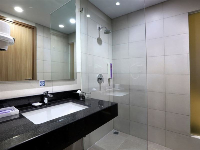 Hotel Quest Prime Cikarang By Aston Bekasi Exterior foto